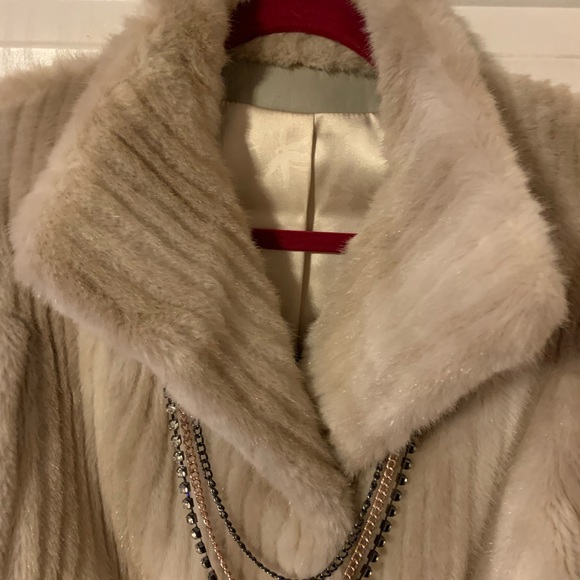 COPY - Stunning Vintage ILGWV Fur Coat/Jacket - Picture 2 of 14